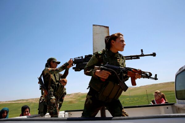 IŞİD'e karşı savaşan Kürt ve Ezidi kadınlar - Sputnik Türkiye