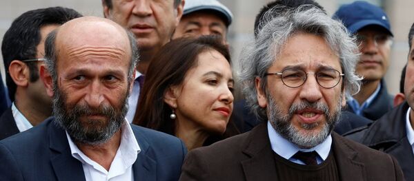 Cumhuriyet Gazetesi Genel Yayın Yönetmeni Can Dündar ile Ankara Temsilcisi Erdem Gül - Sputnik Türkiye