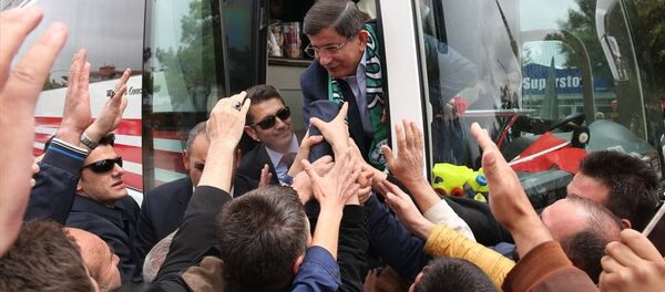 Başbakan Ahmet Davutoğlu, memleketi Konya’da çok sayıda vatandaş tarafından karşılandı. Başbakan Ahmet Davutoğlu, memleketi Konya’da çok sayıda vatandaş tarafından karşılandı. - Sputnik Türkiye