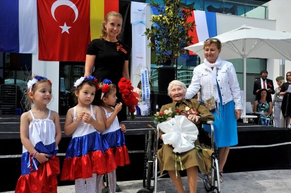 Antalya’da Zafer Günü coşkusu - Sputnik Türkiye