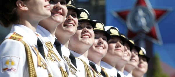 Hrulev Lojistik Harp Akademisi kız öğrencileri ilk kez Zafer Günü geçidinde Hrulev Lojistik Harp Akademisi kız öğrencileri ilk kez Zafer Günü geçidinde - Sputnik Türkiye