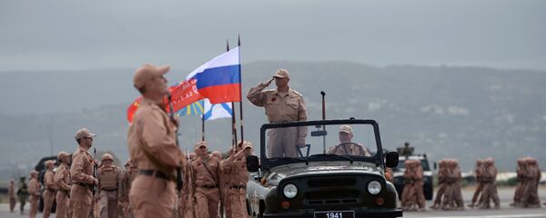 Suriye'deki Hmeymim Hava Üssü'nde Zafer Günü kutlamaları - Sputnik Türkiye