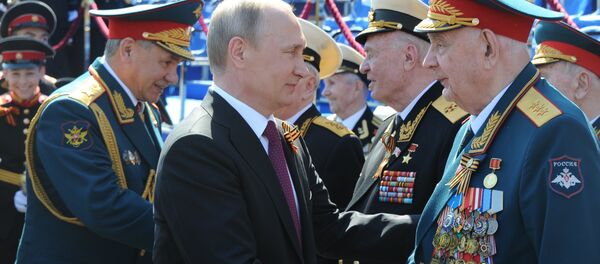 Vladimir Putin - Sergey Şoygu - Zafer Günü - Sputnik Türkiye