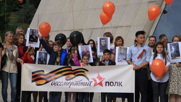 Ankara’da Zafer Bayramı vesilesiyle Rus ve Türk vatandaşlar Ölümsüz Alay’da yürüdü - Sputnik Türkiye