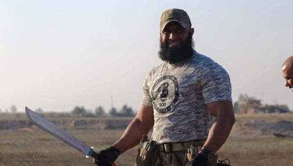 Irak’ta IŞİD’e karşı savaşan İmam Ali Tugayları üyesi ‘Ebu Azrail’ - Sputnik Türkiye