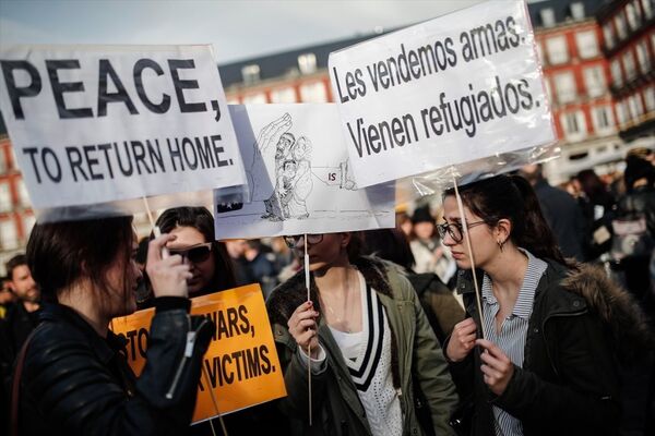 Madrid'de sığınmacılar için ‘insan zinciri’ eylemi - Sputnik Türkiye