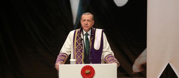 Cumhurbaşkanı Recep Tayyip Erdoğan, Kocaeli Üniversitesinde toplu açılış ve fahri doktora tevcih törenine katıldı. Cumhurbaşkanı Recep Tayyip Erdoğan, Kocaeli Üniversitesinde toplu açılış ve fahri doktora tevcih törenine katıldı. - Sputnik Türkiye