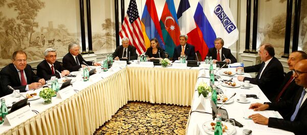 Ermenistan Cumhurbaşkanı Serj Sarkisyan, Azerbaycan Devlet Başkanı İlham Aliyev, Rusya Dışişleri Bakanı Sergey Lavrov, ABD Dışişleri Bakanı John Kerry katılmıştı. - Sputnik Türkiye
