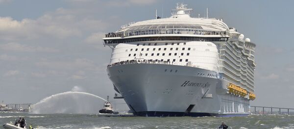 'Harmony of the Seas' yolcu gemisi sulara indi - Sputnik Türkiye