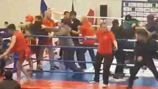 Avrupa Kung Fu Şampiyonası'nda Azeri ve Ermeni sporcular kavga etmeye başlamasıyla ortalık savaş alanına döndü. - Sputnik Türkiye