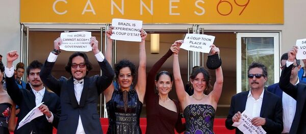 Cannes Rousseff'e destek eylemi - Sputnik Türkiye