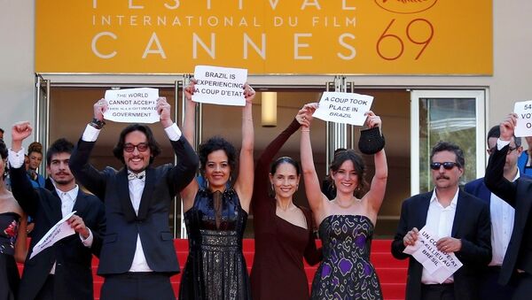 Cannes Rousseff'e destek eylemi - Sputnik Türkiye