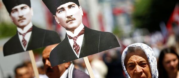 19 Mayıs Atatürk'ü Anma Gençlik ve Spor Bayramı, İstanbul'da kutlandı. - Sputnik Türkiye
