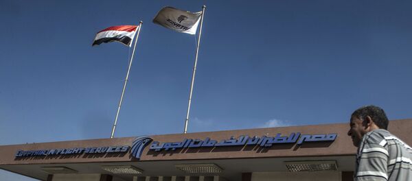 EgyptAir employers arrive to in-Flight services hall at Cairo airport on May 19, 2016 - Sputnik Türkiye