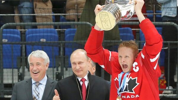 Rusya lideri Vladimir Putin, Dünya Hokey Şampiyonası’nın  galibi Kanada’yı ve üçüncü olan Rus milli takımını bizzat tebrik etti. - Sputnik Türkiye