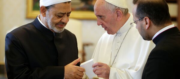 Papa Francis - Mısır’daki El Ezher Üniversitesi’nin Baş İmamı Şeyh Ahmed el Tayib Papa Francis - Mısır’daki El Ezher Üniversitesi’nin Baş İmamı Şeyh Ahmed el Tayib - Sputnik Türkiye