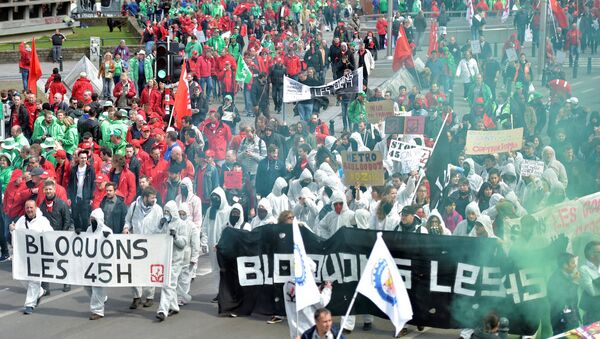 Belçikalılar çalışma yasasını başkent Brüksel'de protesto etti. - Sputnik Türkiye