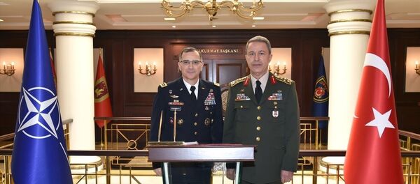 Genelkurmay Başkanı Orgeneral Hulusi Akar ve NATO Müttefik Harekat Komutanı Orgeneral Curtis M. Scaparrotti - Sputnik Türkiye