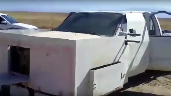 IŞİD’den Mad Max stili saldırı arabası. - Sputnik Türkiye