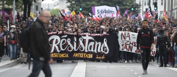 Demonstrators gather on May 17, 2016 in Nantes, western France, to protest against the government's planned labour law reforms - Sputnik Türkiye