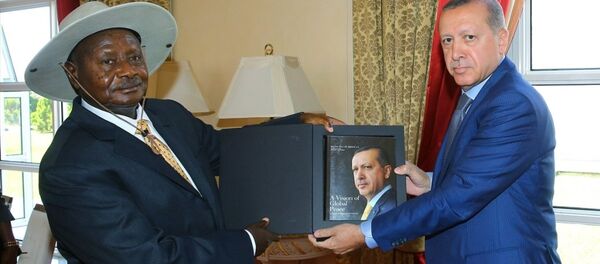 Cumhurbaşkanı Recep Tayyip Erdoğan, Uganda'da, Cumhurbaşkanı Yoweri Museveni tarafından karşılandı - Sputnik Türkiye