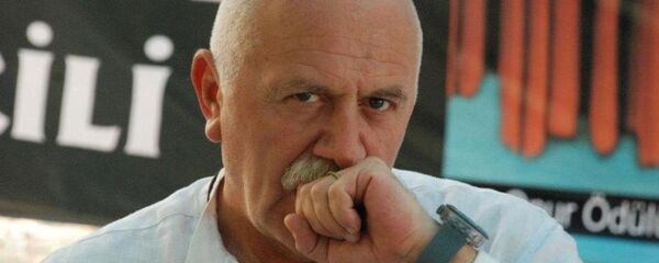 Tiyatro sanatçısı ve soL Portal köşe yazarı Orhan Aydın - Sputnik Türkiye