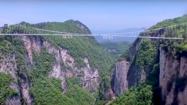 Dünyanın en uzun cam tabanlı köprüsü - Sputnik Türkiye