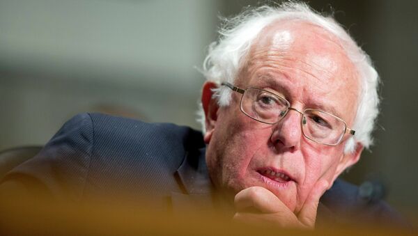 Senate Veterans' Affairs Committee Chairman Bernard Sanders, I-Vt., listens to opening statement of his committee members during the confirmation hearing of Robert McDonald, to examine his nomination to be Secretary of Veterans Affairs on Capitol Hill in Washington - Sputnik Türkiye