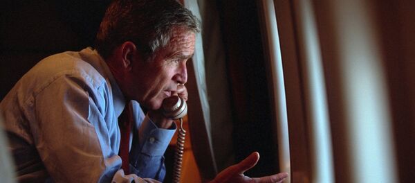 ABD Ulusal Arşivi, Başkan George W. Bush'un 11 Eylül 2001'de New York ve Washington'da 3000'e yakın kişinin ölmesine neden olan terör saldırılarını öğrendiği anın yeni fotoğraflarını yayımladı. - Sputnik Türkiye