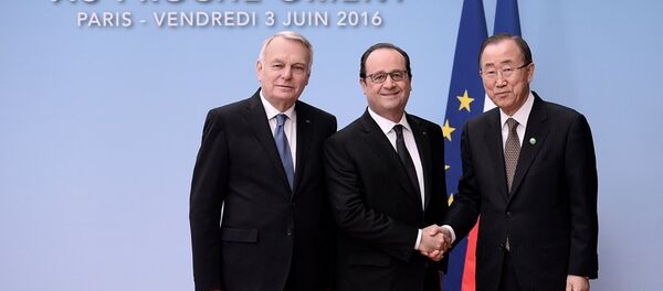 Fransa Dışişleri Bakanı Jean-Marc Ayrault, Fransa Cumhurbaşkanı François Hollande ve BM Genel Sekreteri Ban Ki-mun Paris'te düzenlenen Ortadoğu Barış Süreci Bakanlar Toplantısı'nda bir araya geldi. Fransa Dışişleri Bakanı Jean-Marc Ayrault, Fransa Cumhurbaşkanı François Hollande ve BM Genel Sekreteri Ban Ki-mun Paris'te düzenlenen Ortadoğu Barış Süreci Bakanlar Toplantısı'nda bir araya geldi. - Sputnik Türkiye