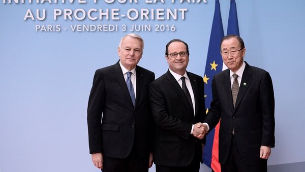 Fransa Dışişleri Bakanı Jean-Marc Ayrault, Fransa Cumhurbaşkanı François Hollande ve BM Genel Sekreteri Ban Ki-mun Paris'te düzenlenen Ortadoğu Barış Süreci Bakanlar Toplantısı'nda bir araya geldi. - Sputnik Türkiye