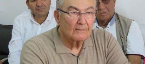 Eski CHP Genel Başkanı ve Antalya Millevekili Deniz Baykal. - Sputnik Türkiye