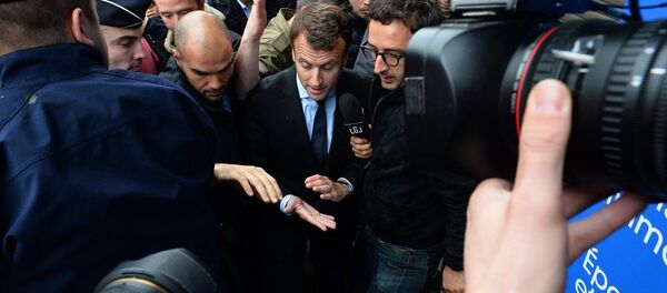 Fransa ekonomi bakanına yumurtalı saldırı Emmanuel Macron - Sputnik Türkiye