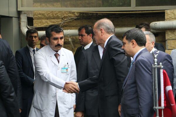 Cumhurbaşkanı Erdoğan yaralıları ziyaret etti. - Sputnik Türkiye