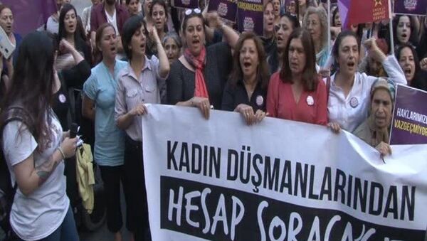 Kadınlardan Galatasaray Meydanı'nda eylem - Sputnik Türkiye