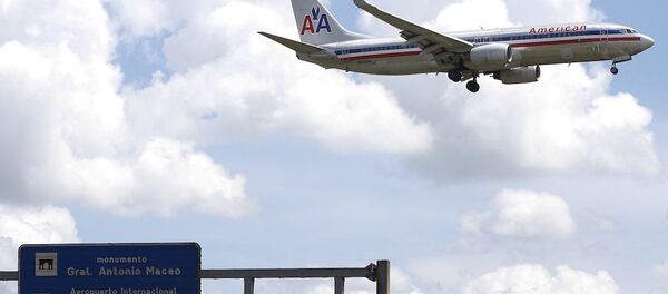 Havana’daki Jose Marti Uluslararası Havalimanı’na inmeye hazırlanan bir American Airlines uçağı. Havana’daki Jose Marti Uluslararası Havalimanı’na inmeye hazırlanan bir American Airlines uçağı. - Sputnik Türkiye