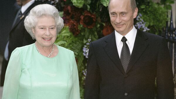 Rusya Devlet Başkanı Vladimir Putin- İngiltere Kraliçesi 2. Elizabeth - Sputnik Türkiye
