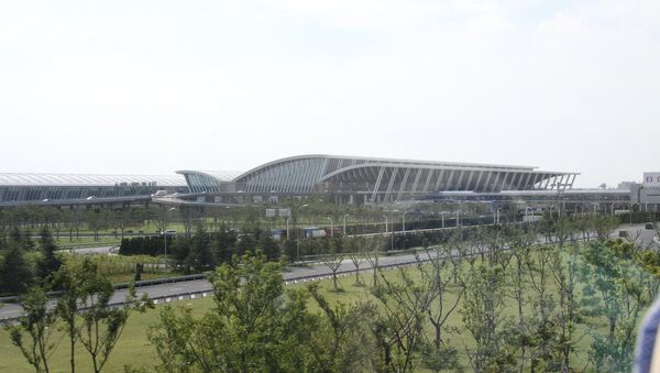 Terminal building at Shanghai Pudong International Airport - Sputnik Türkiye