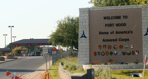 Teksas’taki Fort Hood askeri üssünde ordu psikiyatrı Nidal Hasan, 5 Kasım 2009 tarihinde gerçekleştirdiği saldırıda 13 kişiyi vurarak öldürdü, 32 kişiyi de yaraladı. Saldırgan idam cezasına çarptırıldı. - Sputnik Türkiye