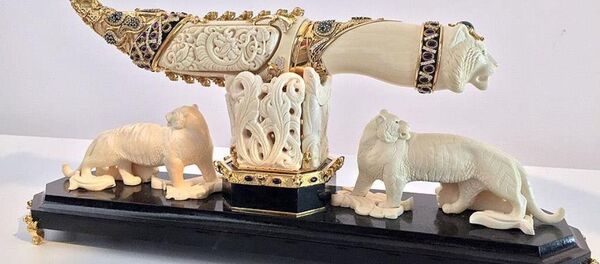 İstanbul'da kaçakçılığa yönelik düzenlenen operasyonda Libya'nın devrik lideri Muammer Kaddafi'nin sarayından yağmalandığı iddia edilen hançer ele geçirildi. - Sputnik Türkiye