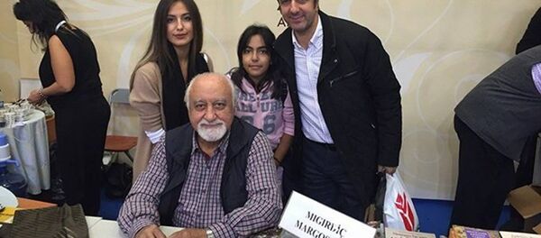 İstanbul İstinaf Mahkemesi üyeliğine atanan Hakim Kemal Şahin’e Ermeni yazarla fotoğrafı çektirmesi nedeniyle HSYK tarafından soruşturma başlatıldı. İstanbul İstinaf Mahkemesi üyeliğine atanan Hakim Kemal Şahin’e Ermeni yazarla fotoğrafı çektirmesi nedeniyle HSYK tarafından soruşturma başlatıldı. - Sputnik Türkiye