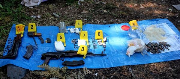 Diyarbakır’dan İstanbul’a gönderilerek Aydos Ormanı’na gömülen PKK cephaneliği tesadüf eseri ele geçti. - Sputnik Türkiye