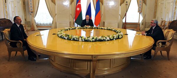Rusya Devlet Başkanı Vladimir Putin, Azerbaycan Cumhurbaşkanı İlham Aliyev ve Ermenistan Devlet Başkanı Serj Sarkisyan, Saint Petersburg'da bir araya geldi. - Sputnik Türkiye