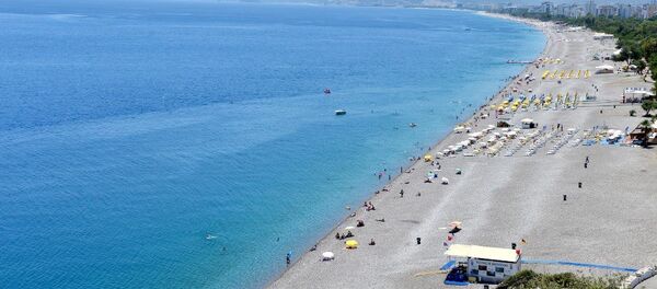 Antalya'da, her yıl binlerce yerli ve yabancı turistin akın ettiği dünyaca ünlü Konyaaltı sahili, bomboş görüntüsüyle dikkati çekiyor. - Sputnik Türkiye
