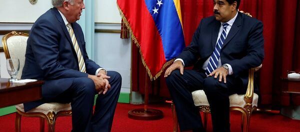 Venezüella Devlet Başkanı Nicolas Maduro, iki ülke arasında diyaloğun geliştirilmesi amacıyla ülkeye ziyaret düzenleyen ABD Dışişleri Bakanlığı yetkilisi Büyükelçi Thomas Shannon ile görüştü. - Sputnik Türkiye