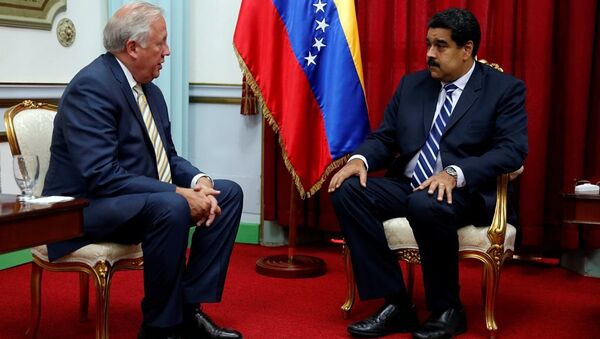 Venezüella Devlet Başkanı Nicolas Maduro, iki ülke arasında diyaloğun geliştirilmesi amacıyla ülkeye ziyaret düzenleyen ABD Dışişleri Bakanlığı yetkilisi Büyükelçi Thomas Shannon ile görüştü. - Sputnik Türkiye