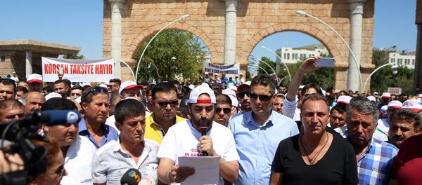 Antalya'nın dünyaca ünlü turizm bölgesi, Türkiye'nin ev sahipliğinde gerçekleşen G-20 Liderler Zirvesi'nin merkezi Belek'te, seslerini duyurmak isteyen esnaf kepenk indirdi, taksiciler kontak kapattı. Antalya'nın dünyaca ünlü turizm bölgesi, Türkiye'nin ev sahipliğinde gerçekleşen G-20 Liderler Zirvesi'nin merkezi Belek'te, seslerini duyurmak isteyen esnaf kepenk indirdi, taksiciler kontak kapattı. - Sputnik Türkiye