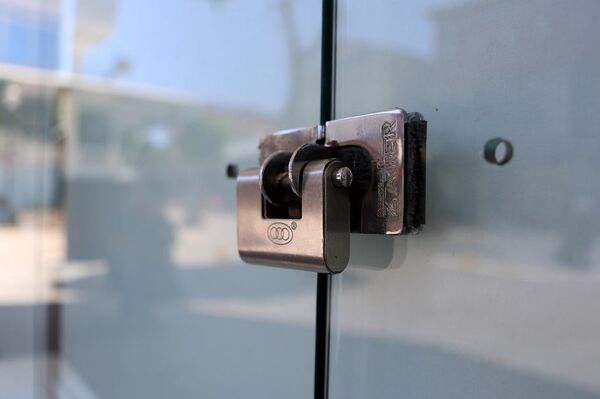 Belek ve bölgesindeki diğer turizm merkezleri Kadriye ve Boğazkent'te taksiciler kontak kapattı, esnaf öğle saatlerine kadar dükkânlarını açmadı.  - Sputnik Türkiye