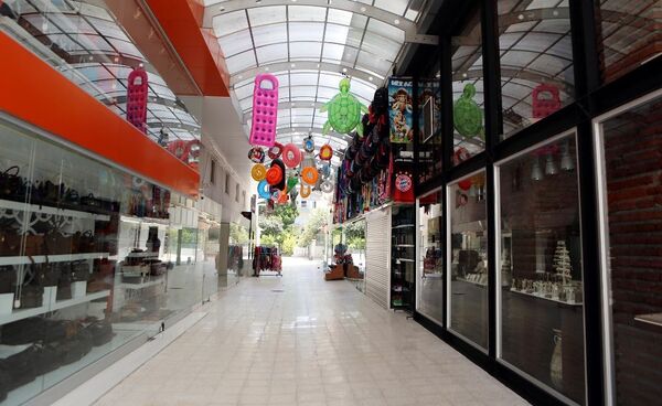 Grup adına yapılan açıklamada, İş yapamıyoruz, kredimizi, borcumuzu, kiralarımızı, vergimizi ödeyemiyoruz. Vergi daireleri borçlarımızdan dolayı banka hesaplarımıza bloke haciz koyuyor. Bankalar turizm esnafını riskli esnaf sınıfına koyup kredi vermiyor dendi. - Sputnik Türkiye