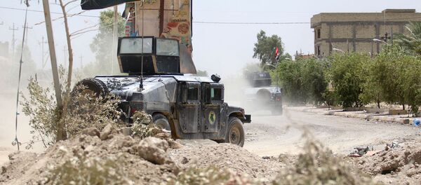 Irak'ta terörle mücadele güçlerine ait bir zırhlı araç. - Sputnik Türkiye